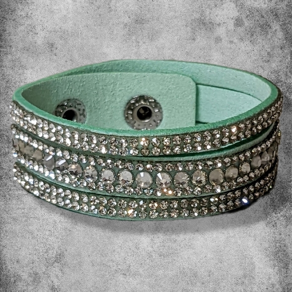 Source Unknown Jewelry - New Silver Rhinestone Crystal Wrap Bracelet Mint Green Suede Band 3 Strands A26